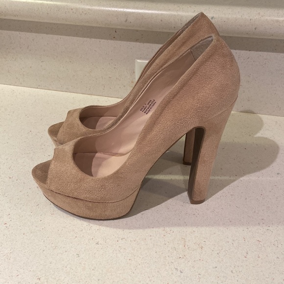 NWOT ~ Taupe Platform PinUp Heels! - Picture 2 of 6